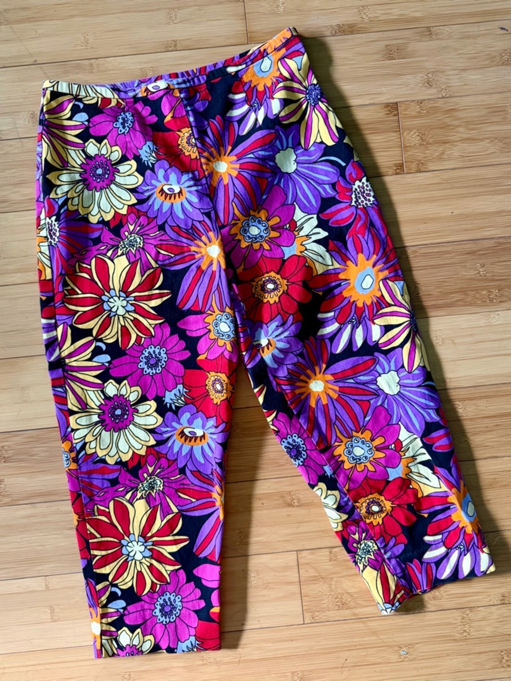 70s Psychedelic Floral Capri Pants | Retro Mod Bright Print Trousers